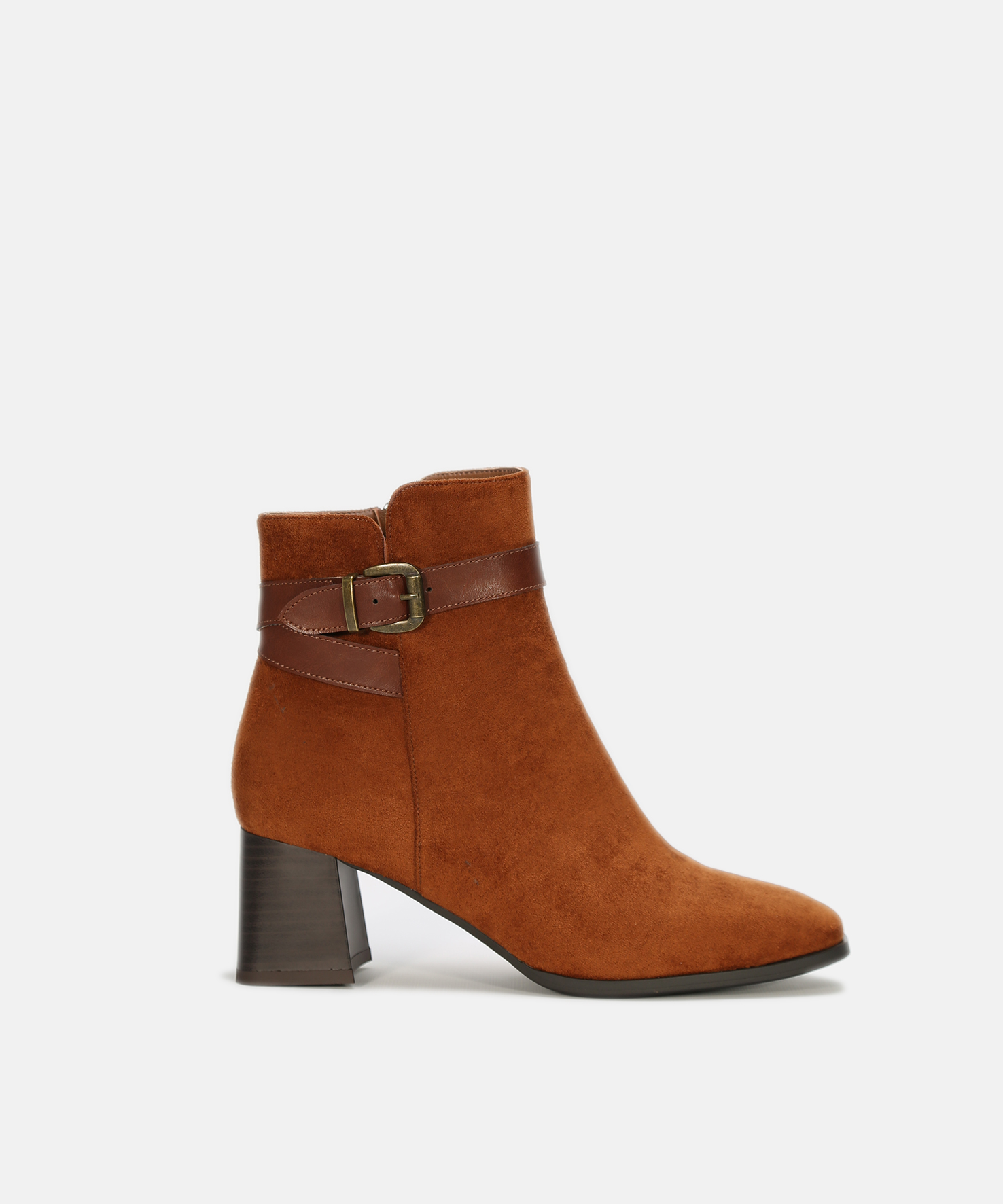 Botines marrones tac&oacute;n hebilla